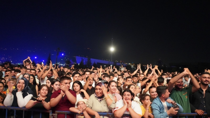 Onbinlerce kişinin coşkuyla katıldığı Blueland Gençlik Festivali Sona Erdi